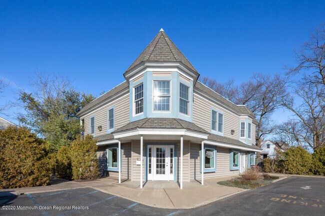 Building Photo - 2425 Bridge Ave