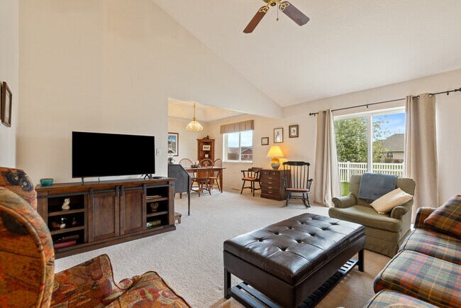 Foto del edificio - 210 Sweetgrass Ave
