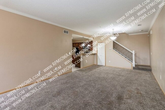 Foto del edificio - 3 Bedroom 2.5 Bath Townhome. Waukee Schools!!