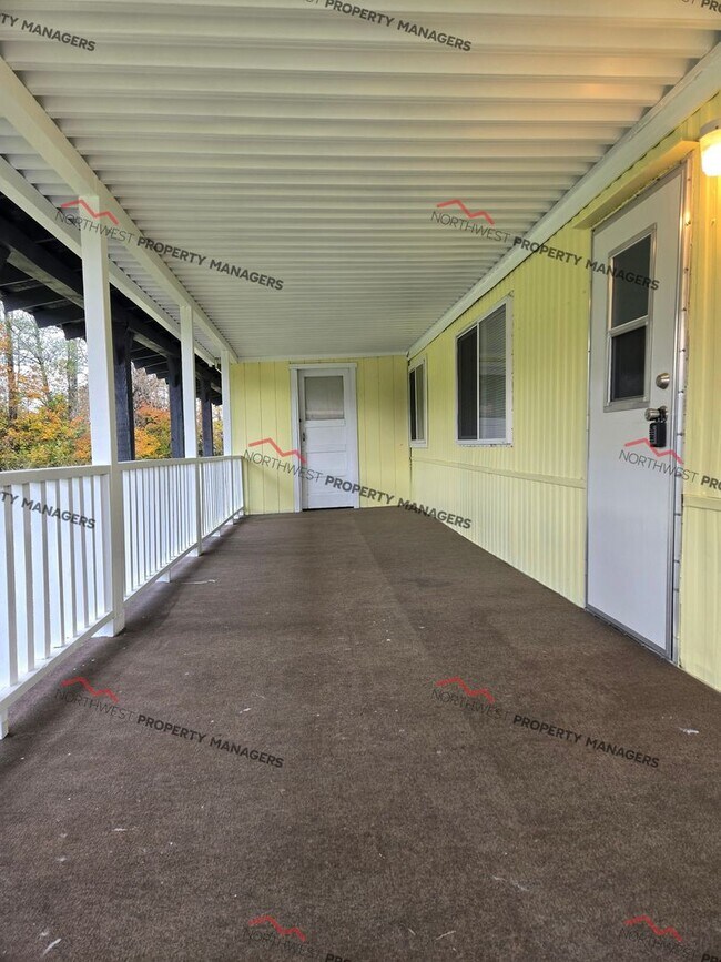 Building Photo - STATUS: AVAILABLE | R255F | $1850