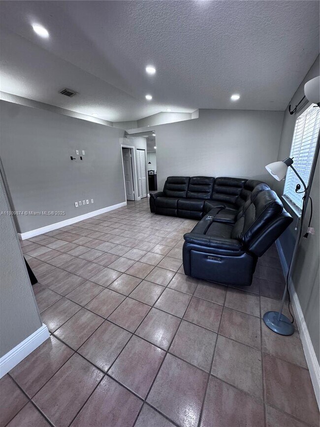 Foto del edificio - 9849 NW 127th Terrace