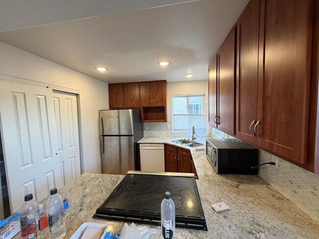 Foto del edificio - Premier Location!