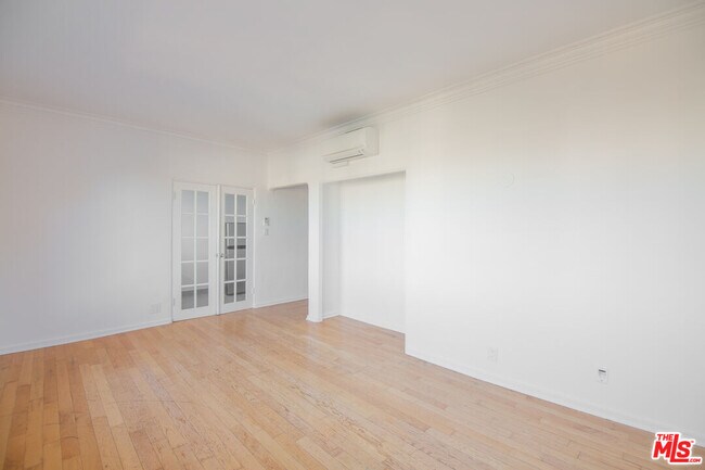 Building Photo - 1201 N Crescent Heights Blvd