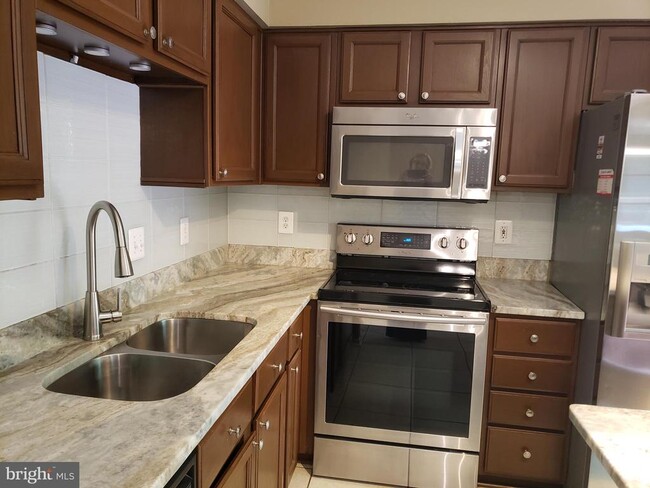 Building Photo - 12852 Silvia Loop