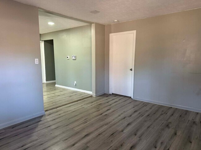 Building Photo - Charming 3 Bedroom 2 Bath for rent!!