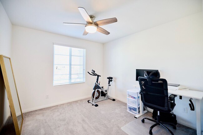 Building Photo - Henderson Townhome for rent