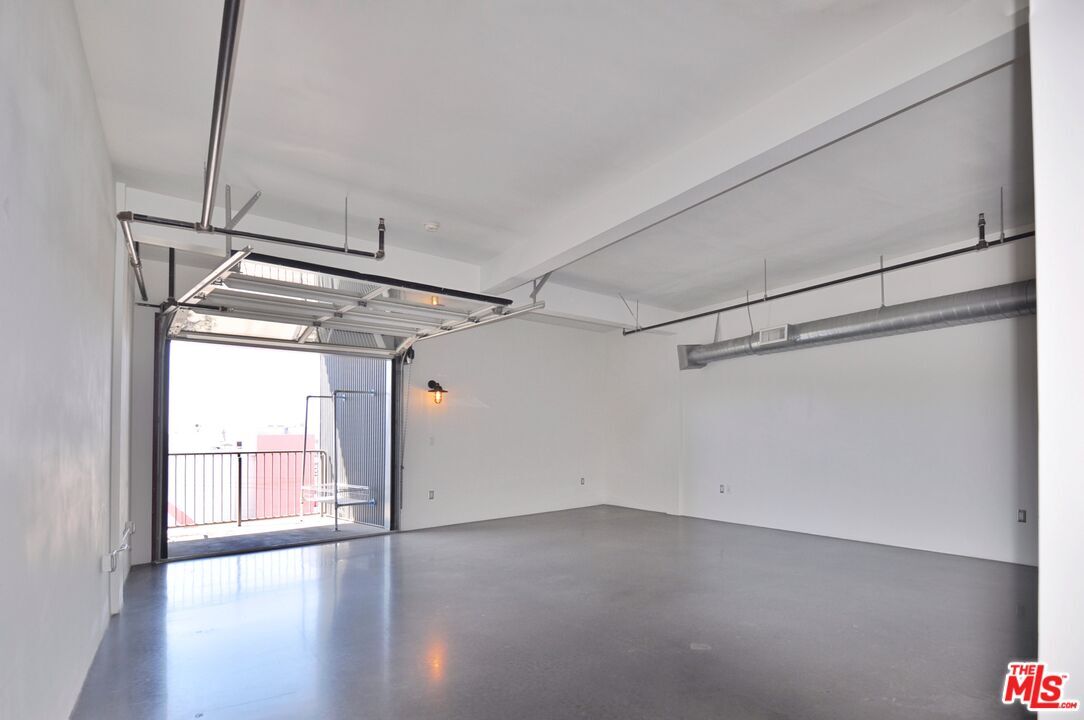 Primary Photo - 200 N San Fernando Rd