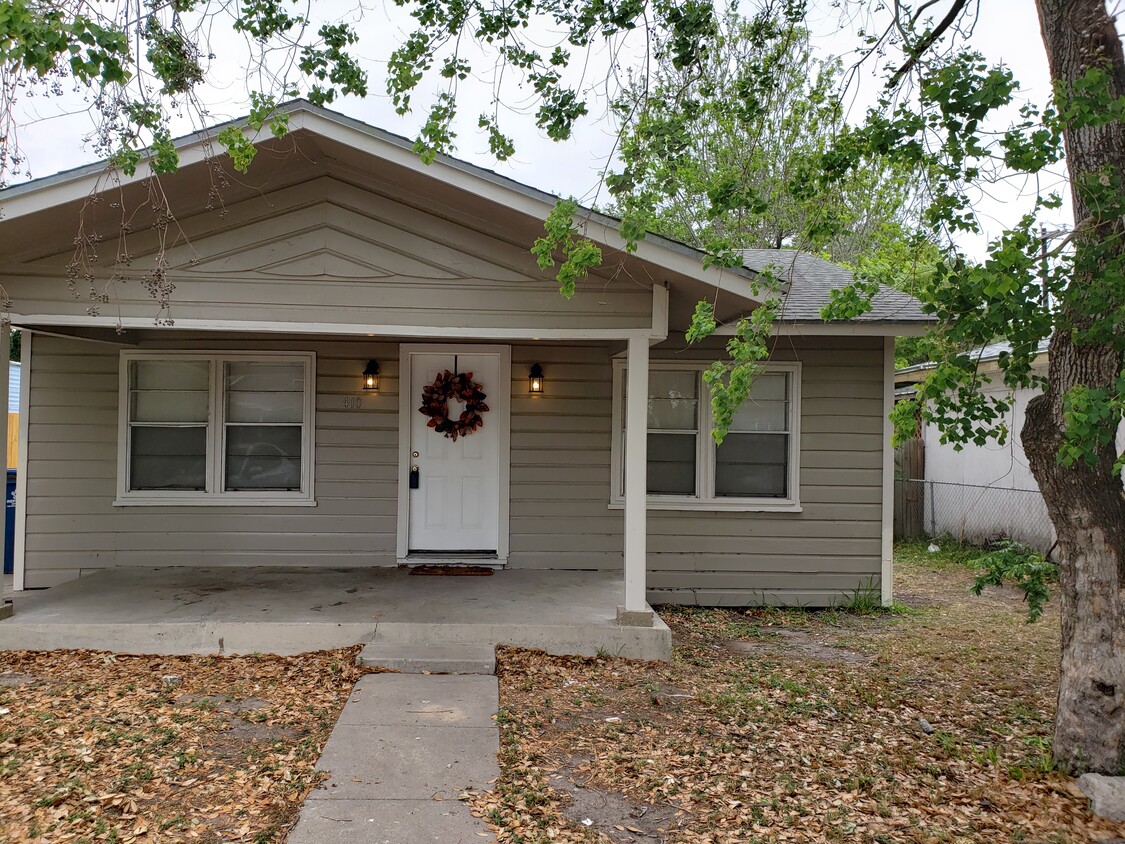 4 Bedroom home - 410 E Verbina St