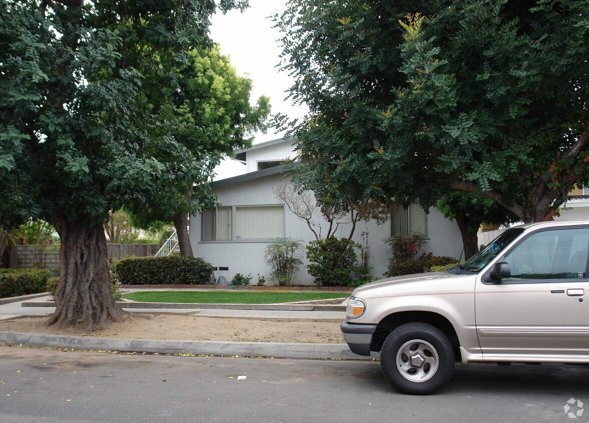 Building Photo - 3705 Yosemite St