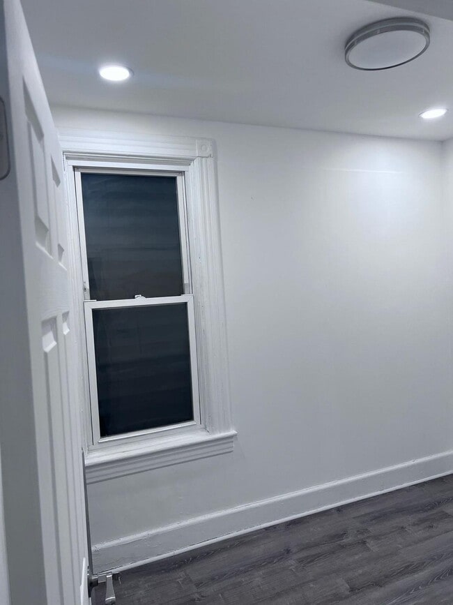 Building Photo - 105 Ridgewood Ave