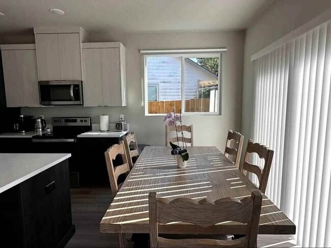 Building Photo - 109 Hill Dr