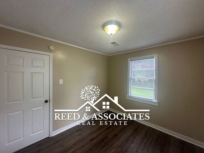 Building Photo - 3 Bedroom in Shelby Forest - Frayser