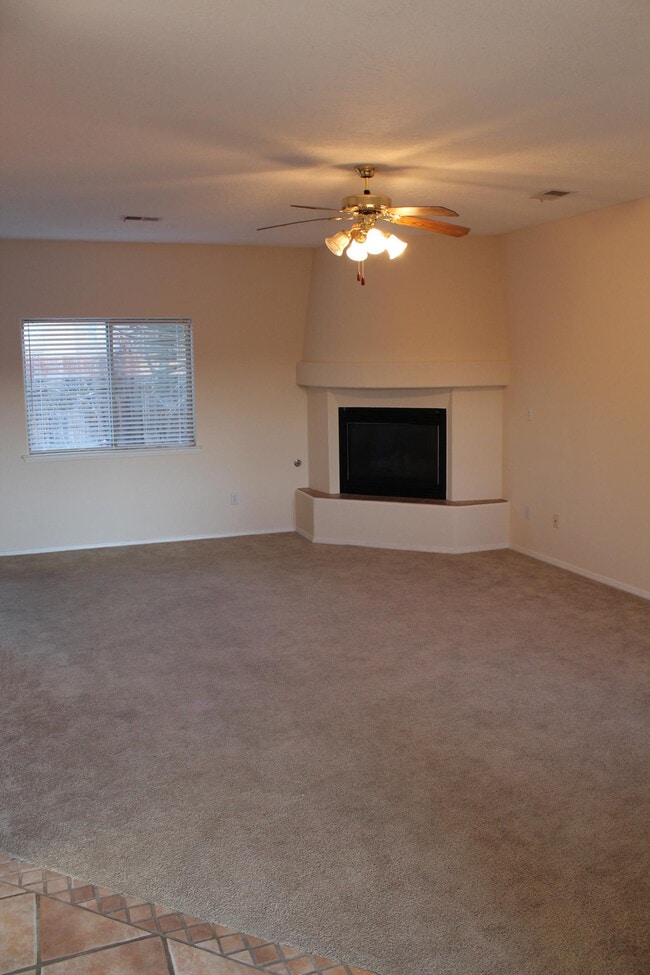 Building Photo - 256 Glenridge Park Ln NE