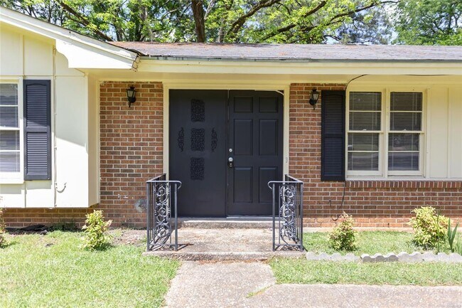 Building Photo - 3741 Royal Crest Dr