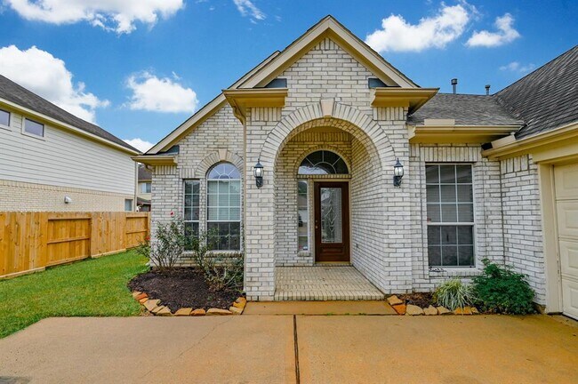 Building Photo - 211 Elana Ln