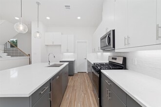 Building Photo - 2103 Holman St