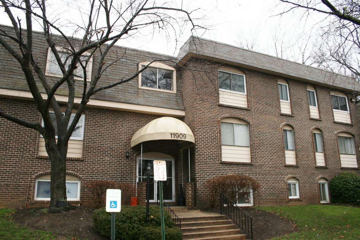 11909 Tarragon Rd, Reisterstown, MD 21136 Condo for Rent in Reisterstown, MD