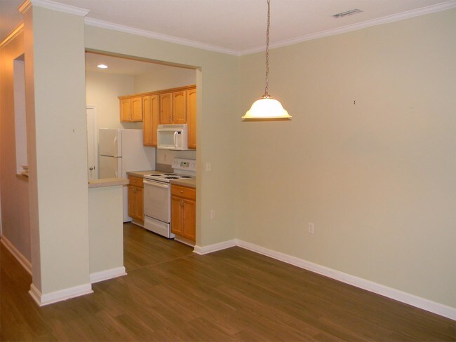 Building Photo - 33500 Parker Run