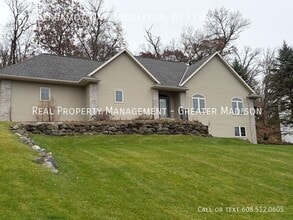 Building Photo - 4734 Bergamot Way