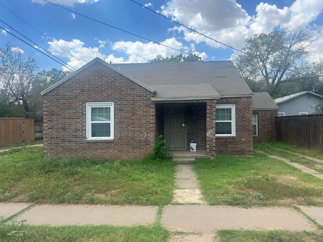 Primary Photo - 2 Bed 1 Bath Near Texas Tech