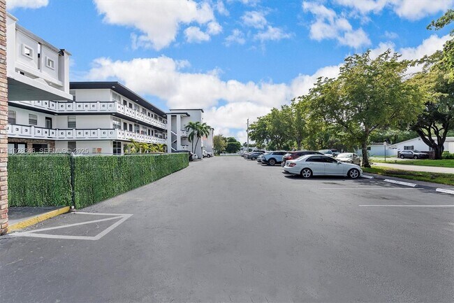 Foto del edificio - 1715 N 16th Ave