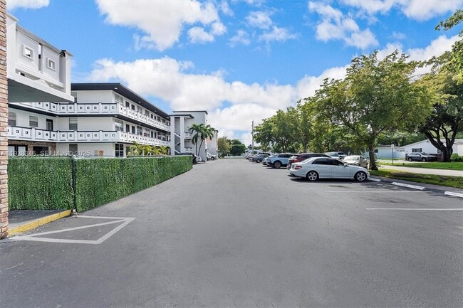 Building Photo - 1715 N 16th Ave