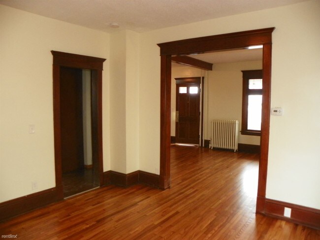 Building Photo - 4 br, 1.5 bath House - 990 Aurora Avenue