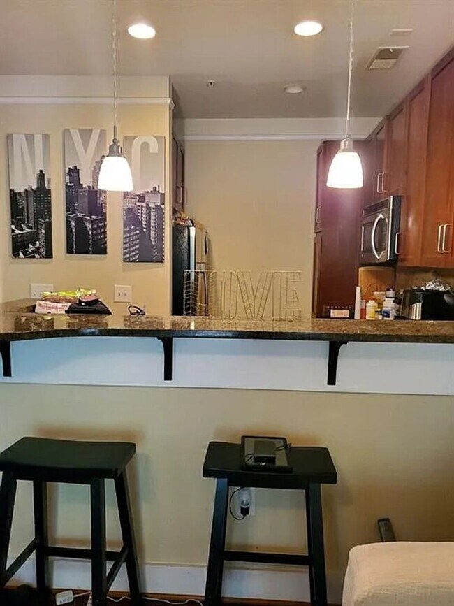 Foto del edificio - 2/2.5 Townhome w/ Balcony in Great Location Close to GA Tech, Midtown, and Buckhead!