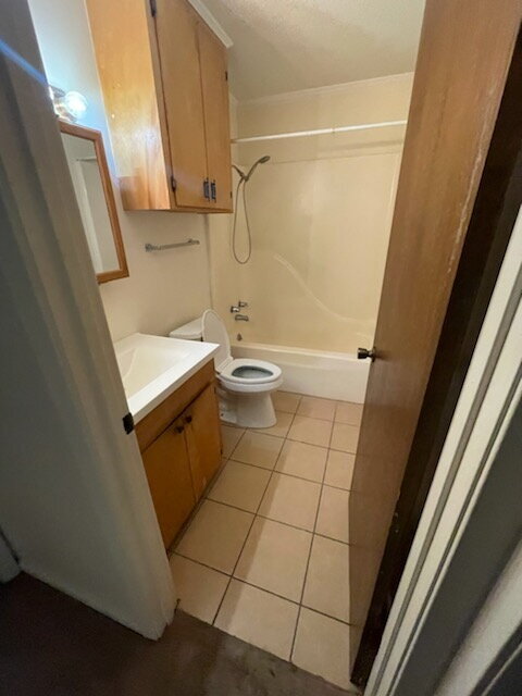 Building Photo - 2 bedroom 1 bath apartment in a small complex