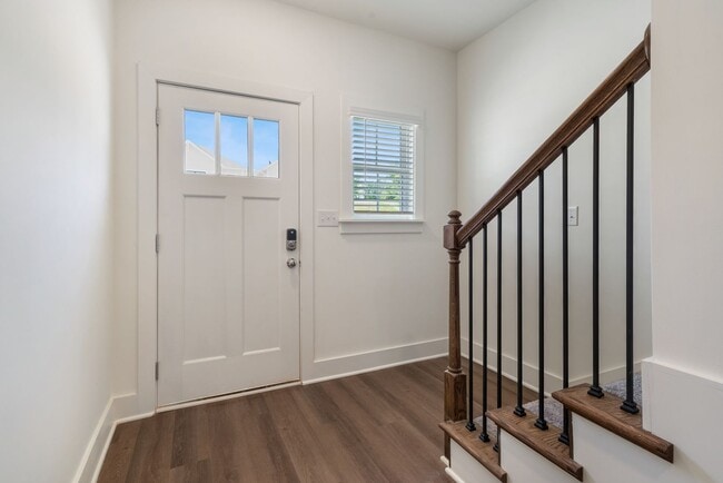 Foto del edificio - 3 bedroom with fenced in backyard!