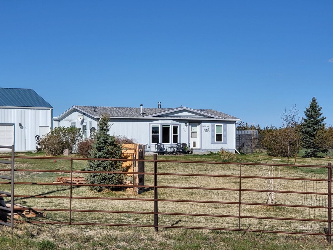 Primary Photo - COMING SOON! Rural 3 Bedroom 2 Bath Home w...