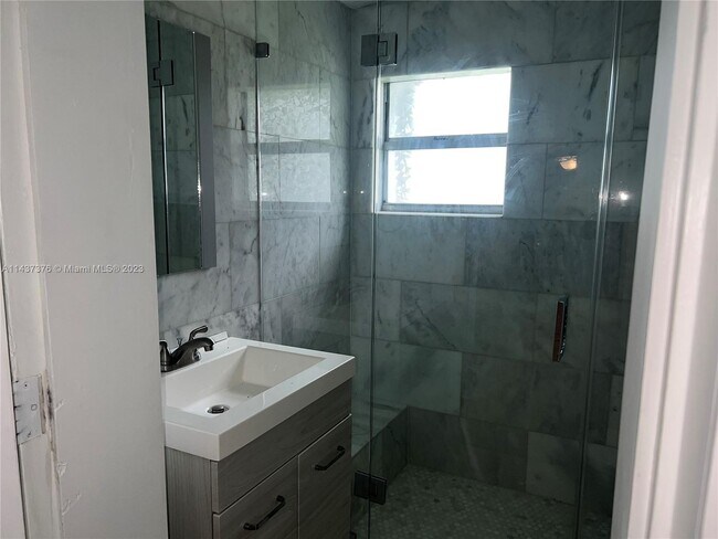 Building Photo - 5240 SW 97th Ct