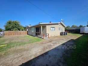 Building Photo - 908 S Sinclair Ave