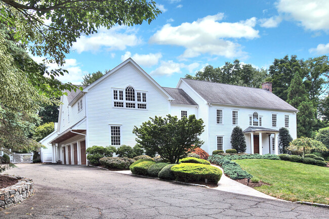 Building Photo - 104 Long Lots Rd