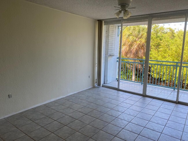 Building Photo - 3675 Seaside Dr
