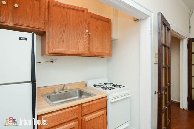 Foto del edificio - 653 W Belmont Ave