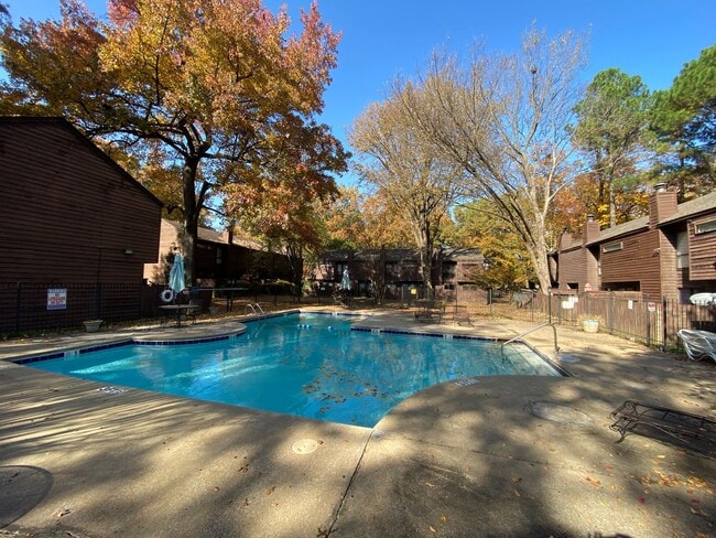 Building Photo - 2 BED / 2 BATH MEMPHIS CONDO