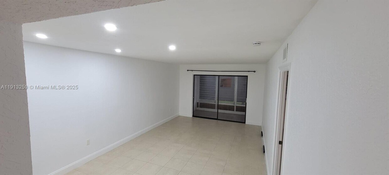 Foto principal - 7320 NW 85th Ct