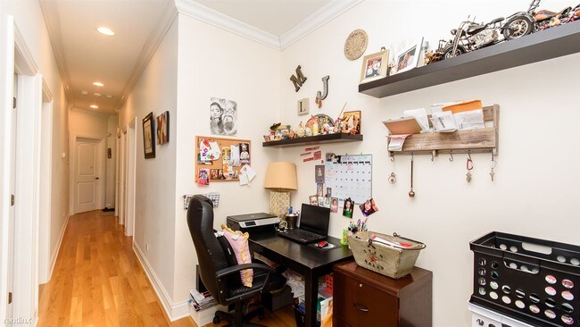 Foto del edificio - 3 br, 2 bath Condo - 6545 N Sacramento Ave