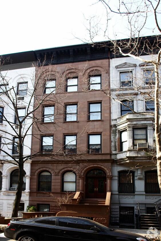 Building Photo - 52 W 69th St