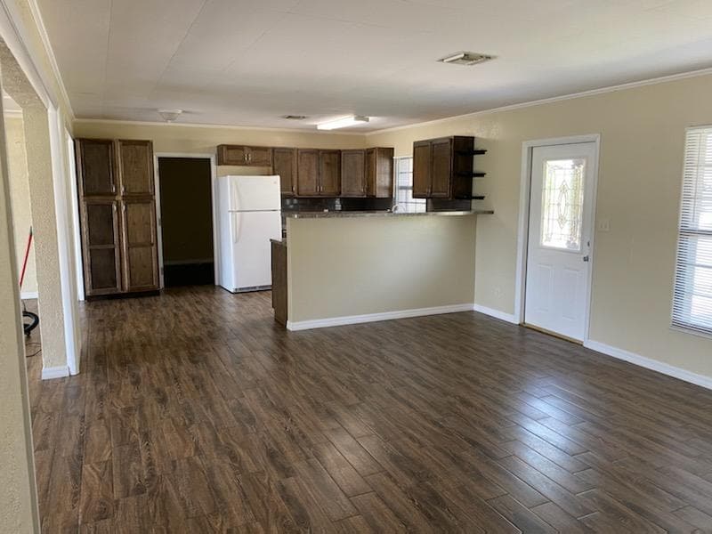 Building Photo - 639 Killarney Dr