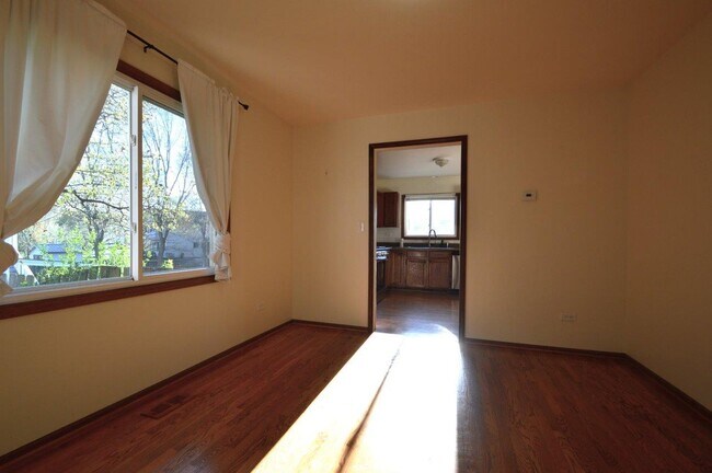 Foto del edificio - 105 Crystal Lake Rd