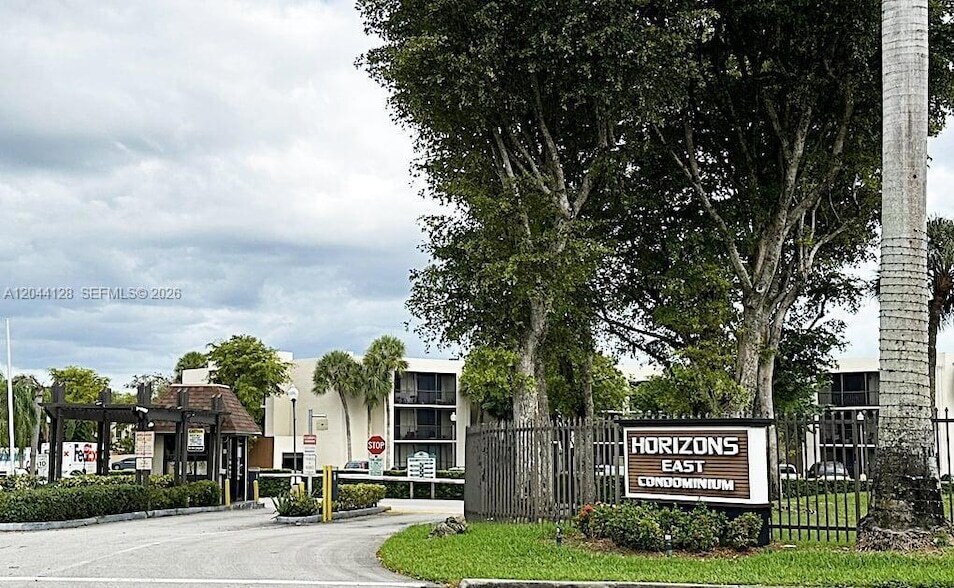 Foto del edificio - 8025 SW 107th Ave