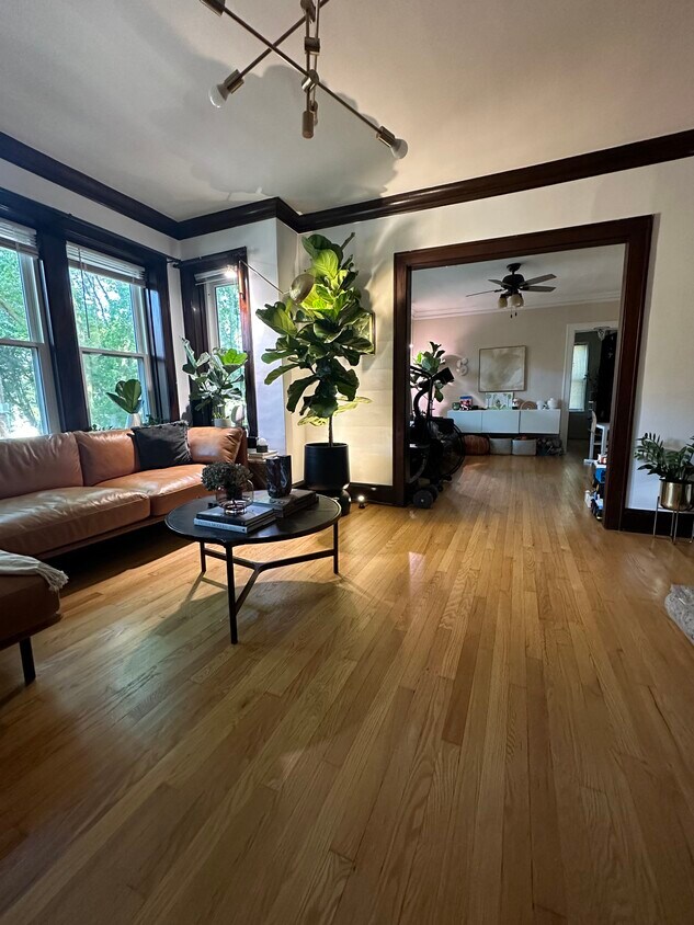 Living Room - 3659 N Hoyne Ave
