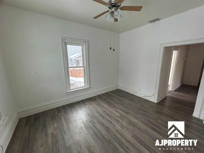 Foto del edificio - 421 S Prairie Ave