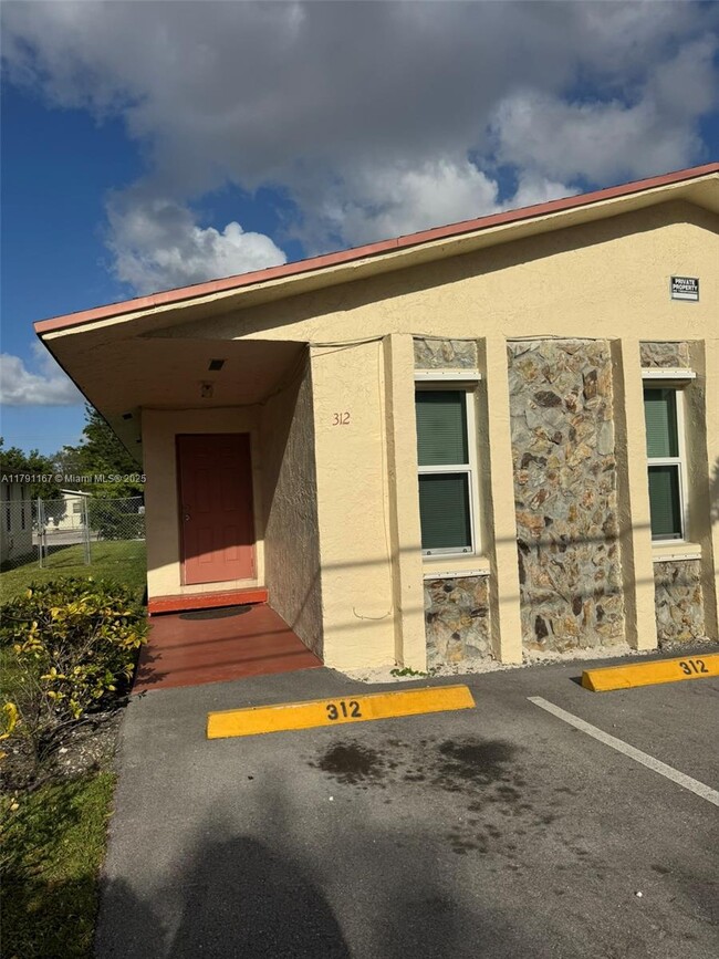 Foto del edificio - 312 N 62nd Ave