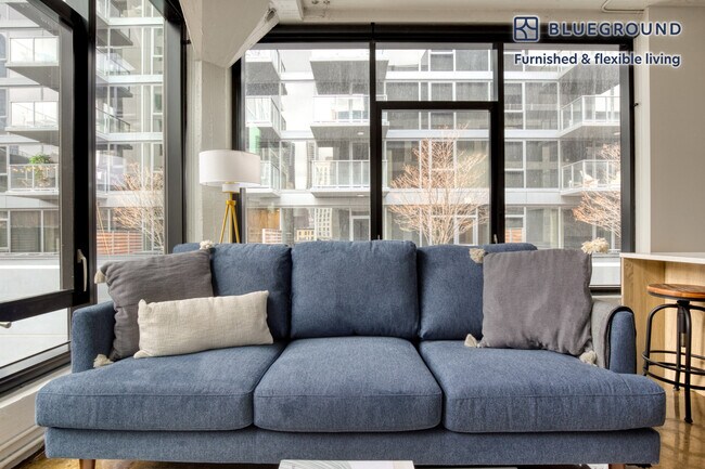 Foto del edificio - 676 North LaSalle Drive-SI FL4-ID897