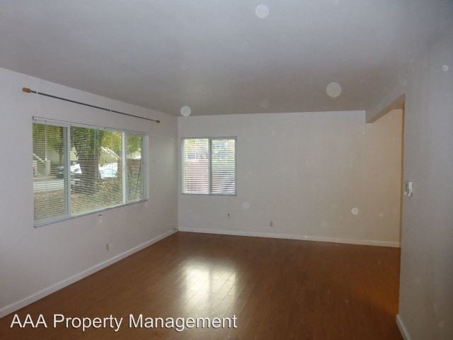 Foto del edificio - 50 W Hookston Rd