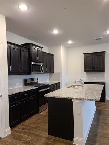 Building Photo - 6820 Meadow Crest Dr