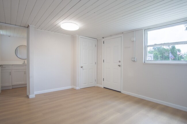Building Photo - 37705 Primo Dr